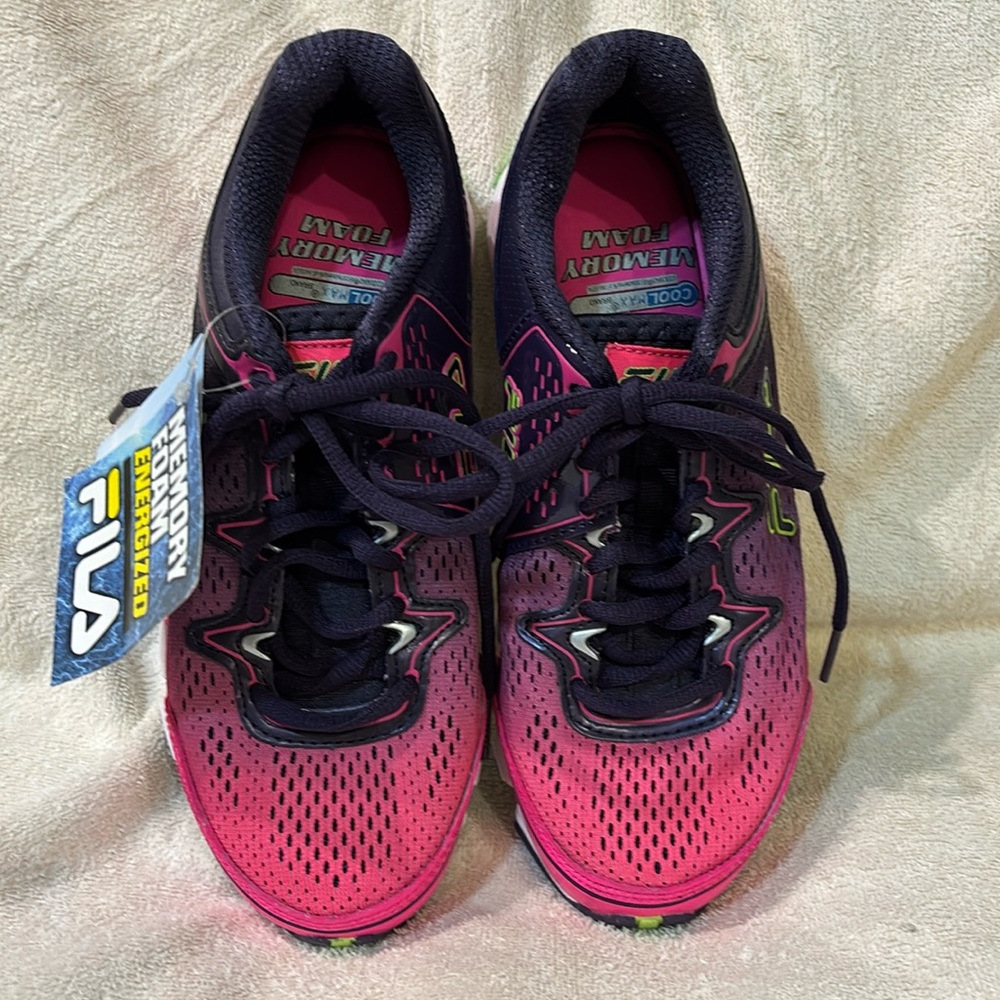 Fila women’s sneakers size 6 NEW . Memory foam insole